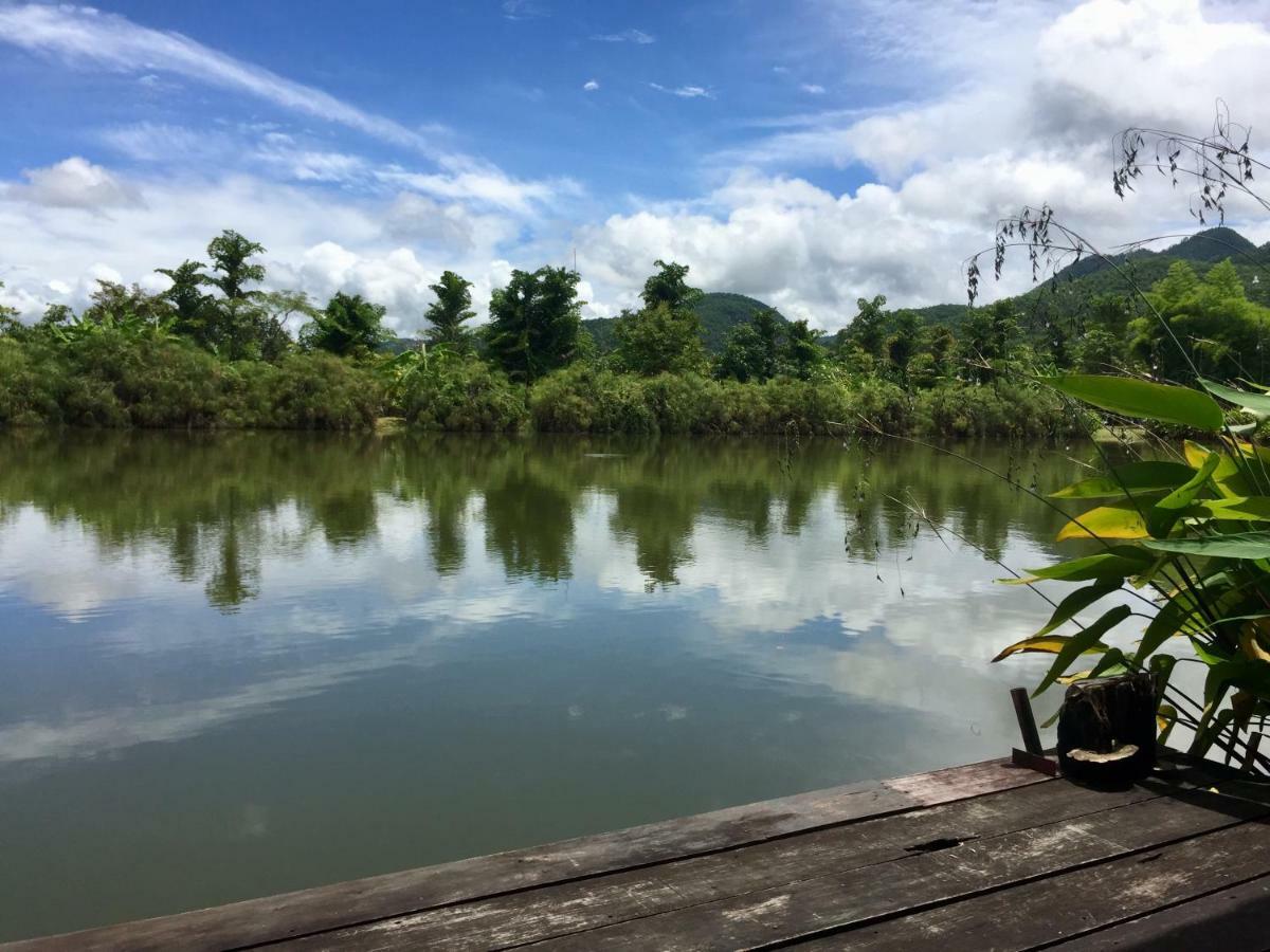 Menginap di pertanian Bueng Farm บึงปายฟาร์ม